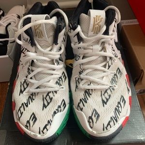 Nike Kyrie 4 Equality